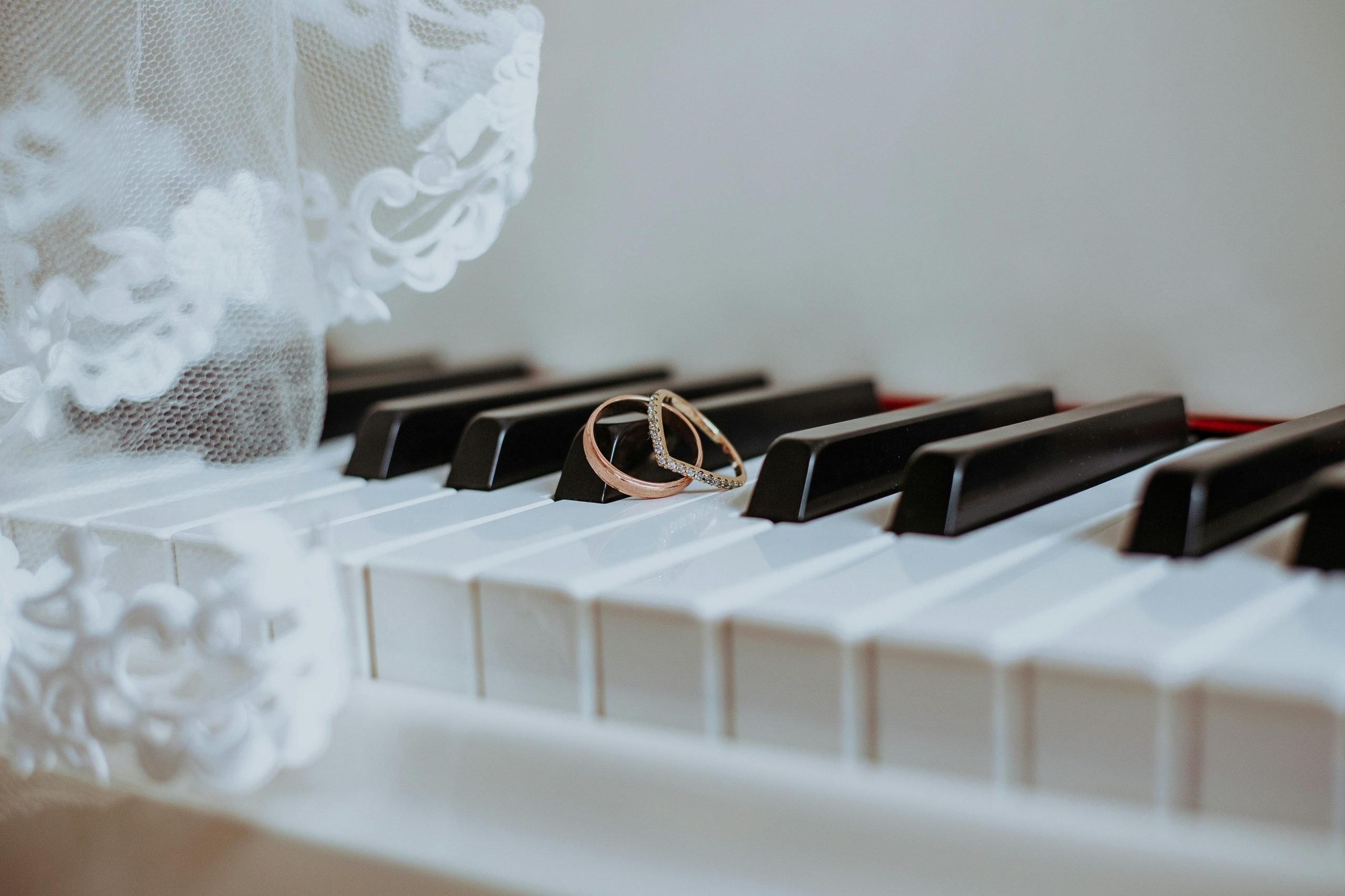« Chanter pour l’amour : Souvenir d’un mariage magnifique »